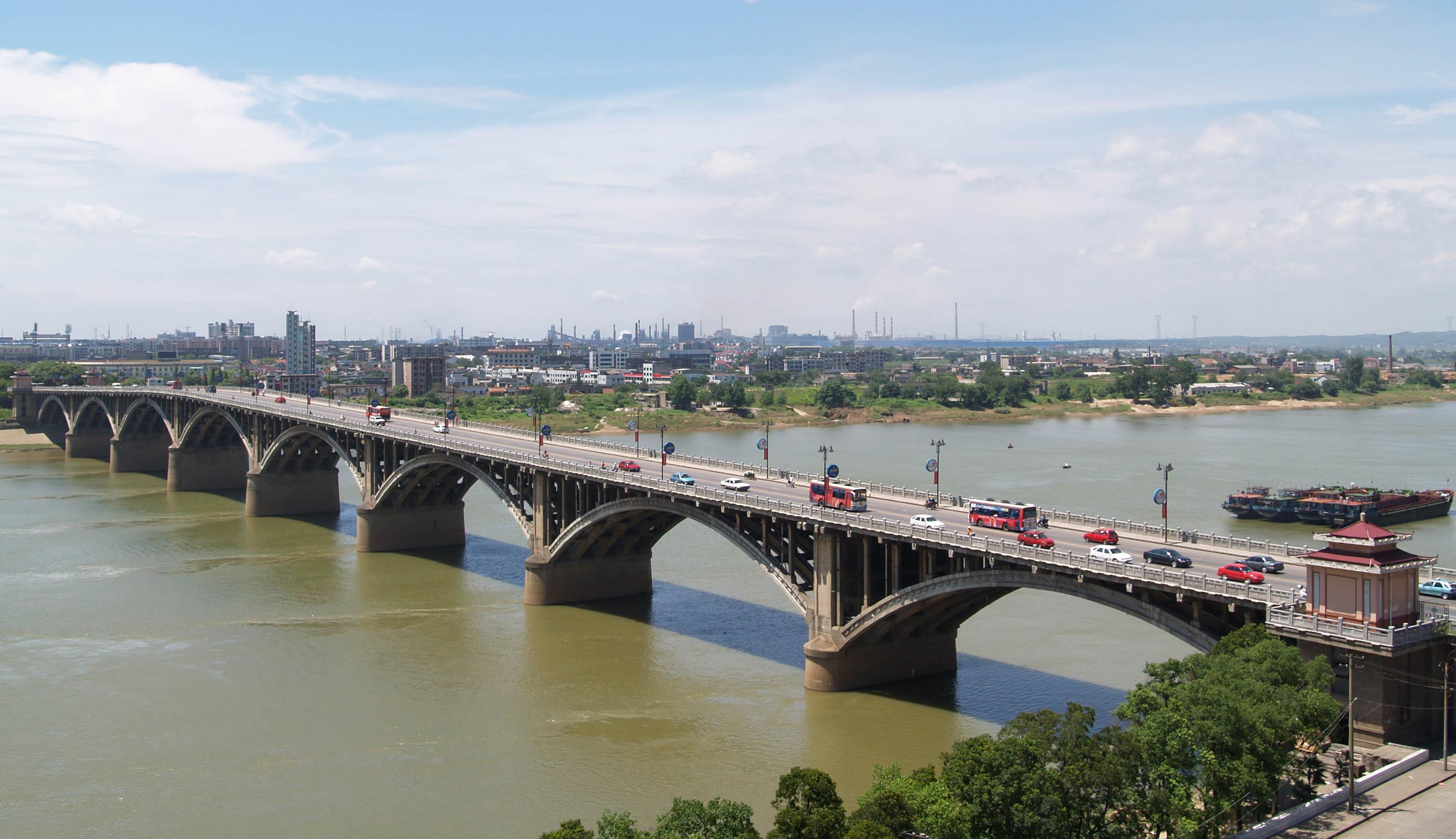 公司承建的湘潭一大橋工程被譽為“千里湘江第一橋”，比長沙市的第一座湘江大橋還早10年，一直以來是湘潭市標志性建筑